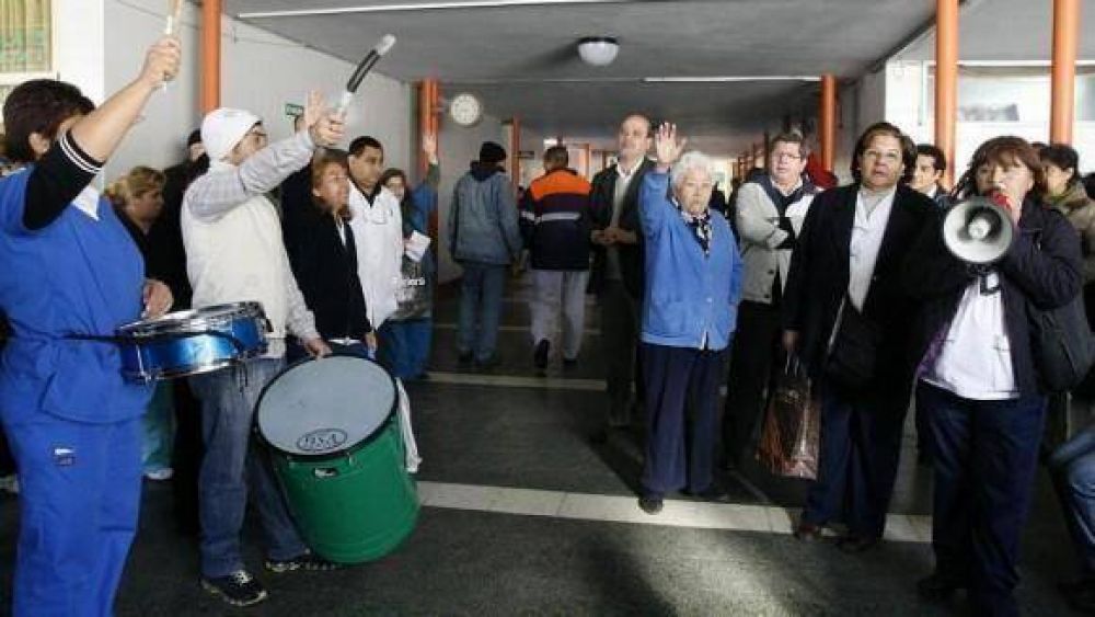 Los m�dicos amenazan con masivas renuncias a sus funciones hospitalarias