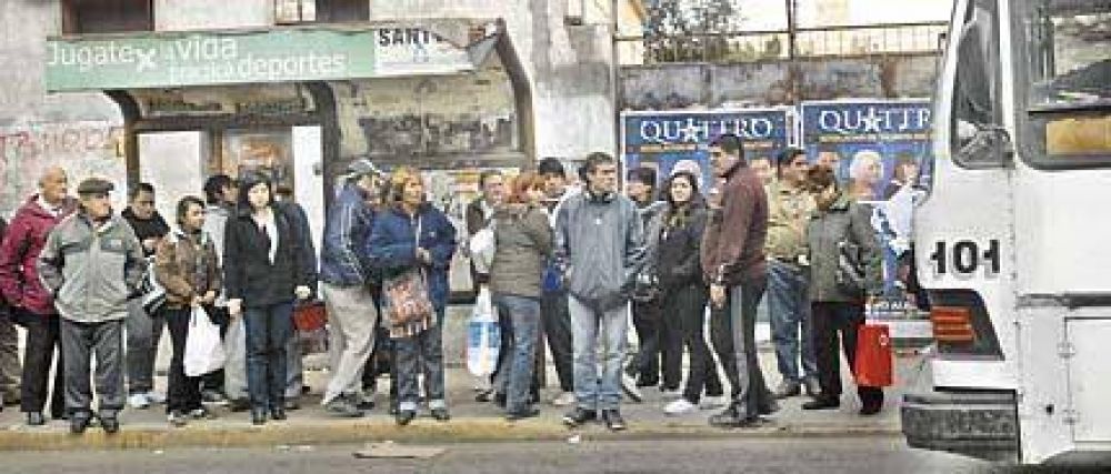 Levantaron paro de choferes y las empresas quieren llevar el boleto urbano a los 2 pesos
