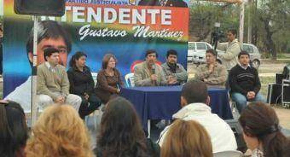 Mart�nez: "Debemos trabajar en la reconstrucci�n del tejido social"