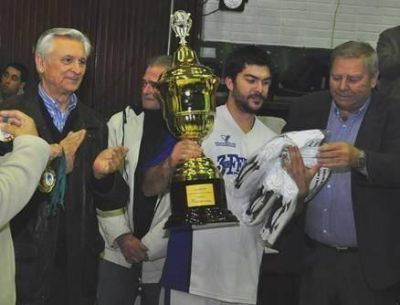 IVOSKUS ENCABEZ� LA ENTREGA DE PREMIOS DE LA SEXTA COPA "CIUDAD DE SAN MART�N" 