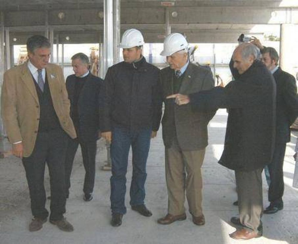 Ricardo Ivoskus recorri� las obras para el nuevo Hospital Thompson