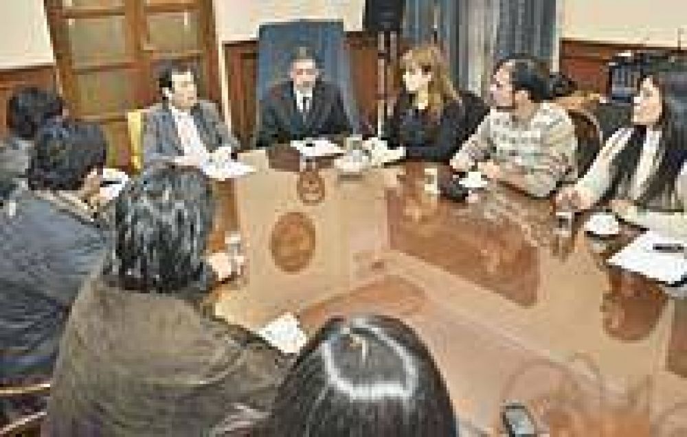 El gobernador y el jefe de Gabinete se reunieron con concejales del interior