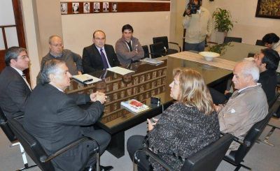 El Intendente Interino CPN Juan Manuel Beltramino recibi� a miembros de AVIS y AVAS