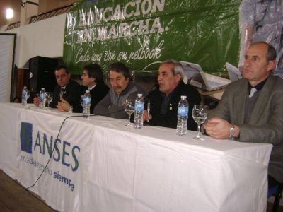 CONECTAR IGUALDAD: ENTREGARON NOTEBOOK AL COLEGIO NACIONAL