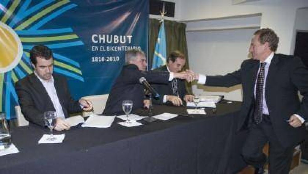 Adjudicaron exploraci�n de 3 �reas petroleras a empresas internacionales
