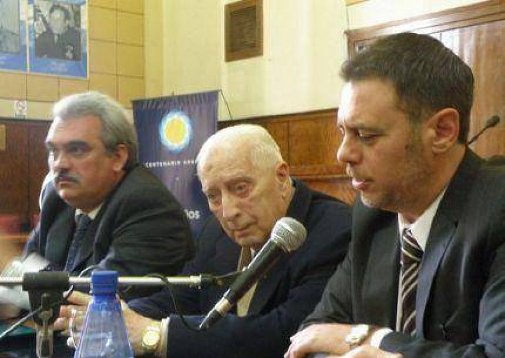 El Deliberante otorg� el t�tulo de �Vecino Destacado� al doctor Carreras