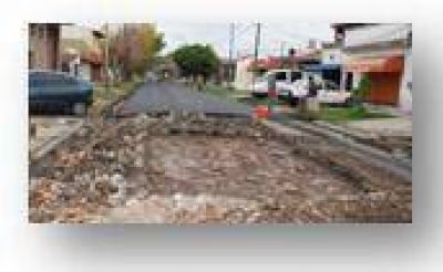M�S PAVIMENTACI�N Y BACHEO EN DIFERENTES CALLES DE LAN�S