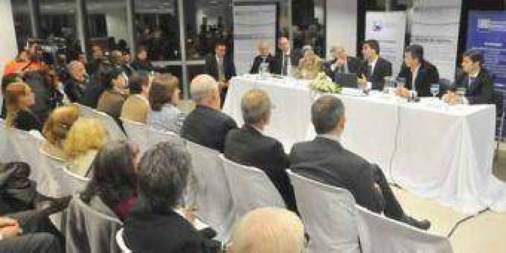 Capitanich present� la emisi�n de letras del tesoro provincial