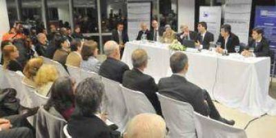 Capitanich present� la emisi�n de letras del tesoro provincial