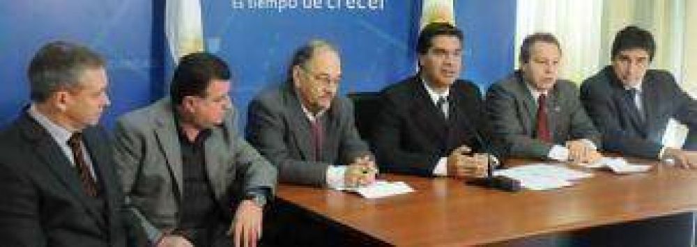 El Gobernador promulg� la ley de Defensor del Pueblo