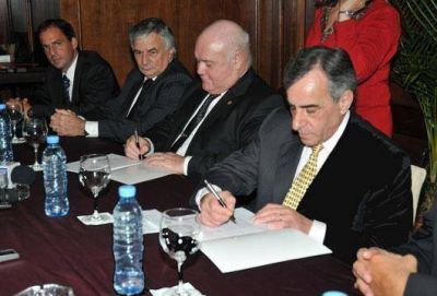 Malvinas Argentinas firma convenio con la UBA