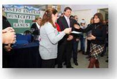 LAN�S - ENTREGA DE EQUIPAMENTO PARA ESCUELAS
