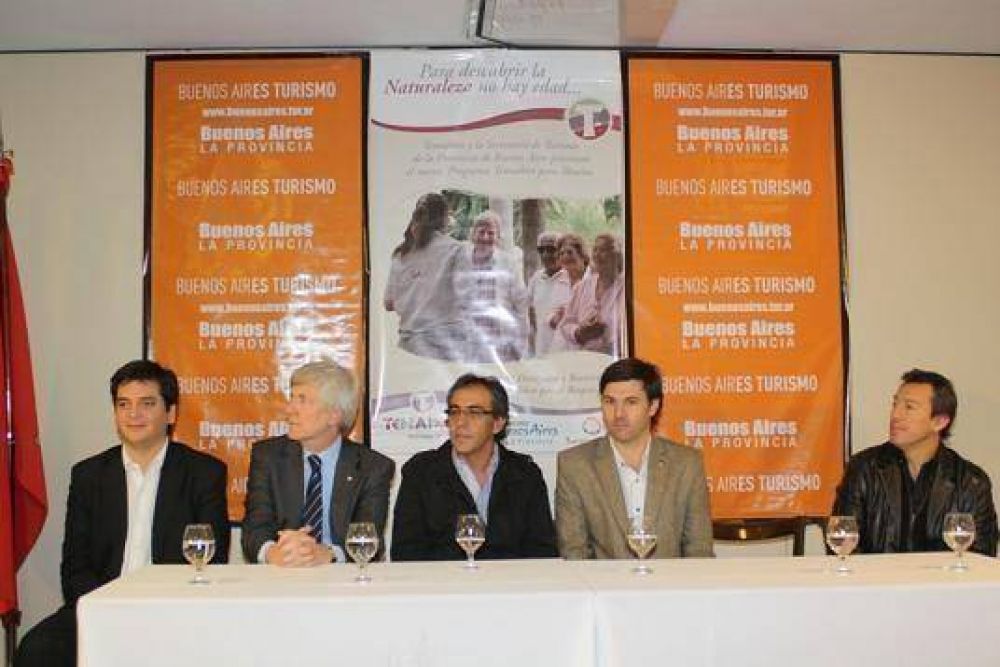 Guzm�n y Crotto lanzaron el ciclo 2011 de "Temaiken para Abuelos"