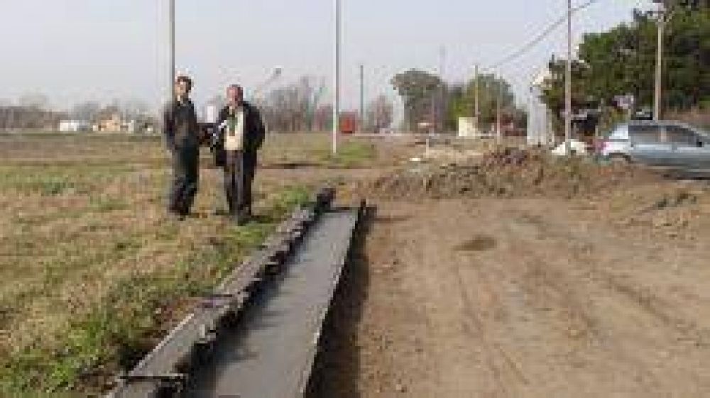   El Intendente supervis� las obras de infraestructura en Vela y Gardey