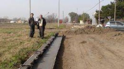  El Intendente supervis� las obras de infraestructura en Vela y Gardey