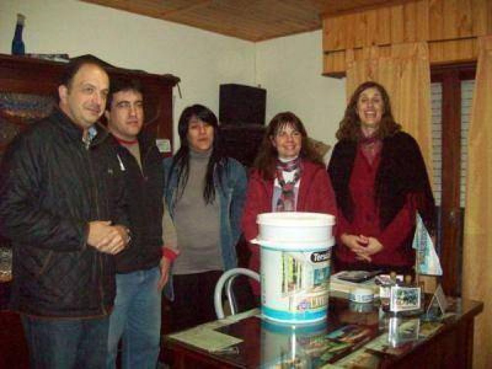 DONACI�N DE PINTURA DEL PJ Y EL SINDICATO DE LA CARNE AL JARD�N 901