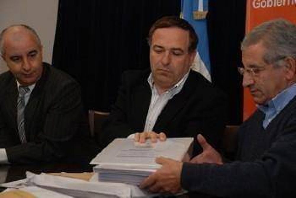 Adem�s de recoger la basura y repartir la leche del Plan M�s Vida, Covelia quiere iluminar barrios de la ciudad