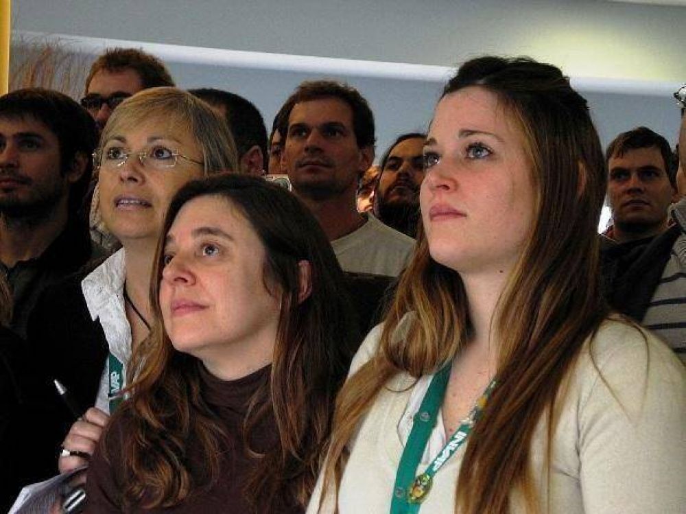  Emoci�n y alegr�a durante el lanzamiento del sat�lite