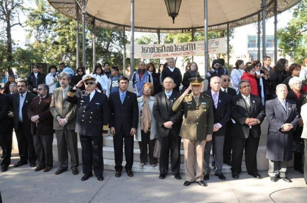 Autoridades municipales participaron del acto homenaje al Veterano de Guerra de Malvinas