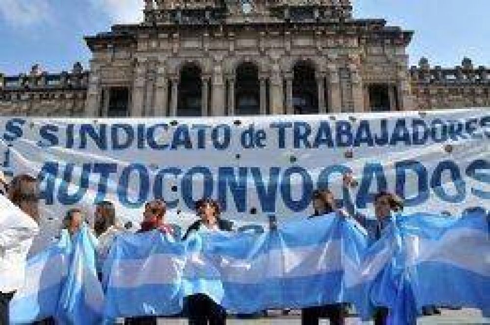 Buscan mediadores para destrabar la crisis