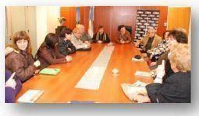 LAN�S - D�AZ P�REZ JUNTO A LA COMISI�N MUNICIPAL DE  BIBLIOTECAS POPULARES