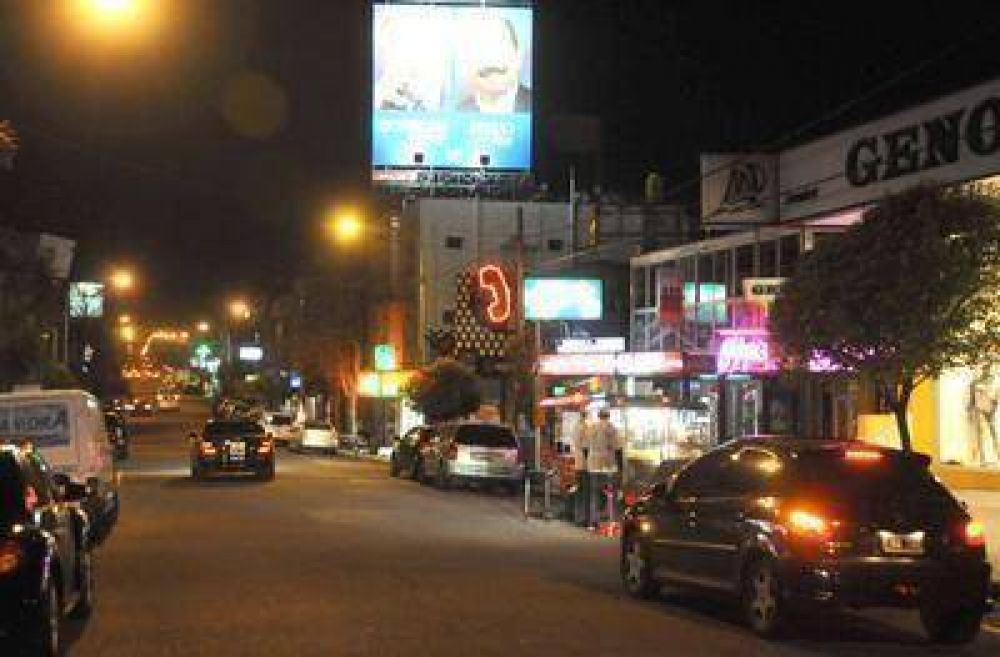 La mitad de los marplatenses se expres� a favor de la imposici�n del tope horario en la calle Alem