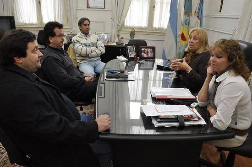 La Jefa Comunal Stella Giroldi recibi� a las nuevas autoridades del Club Ciudad de Campana