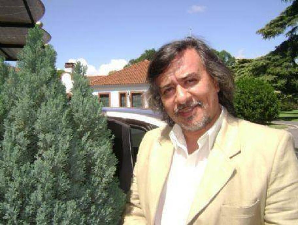  LA PLATA | En di�lCarlos Sortino: �Apuntamos a informar a toda la gente sobre las internas abiertas"