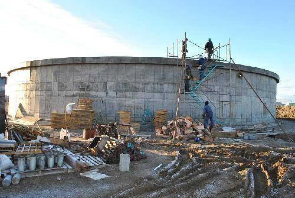 Esperan terminar la parte estructural de la cisterna de Margen Sur antes de la veda invernal