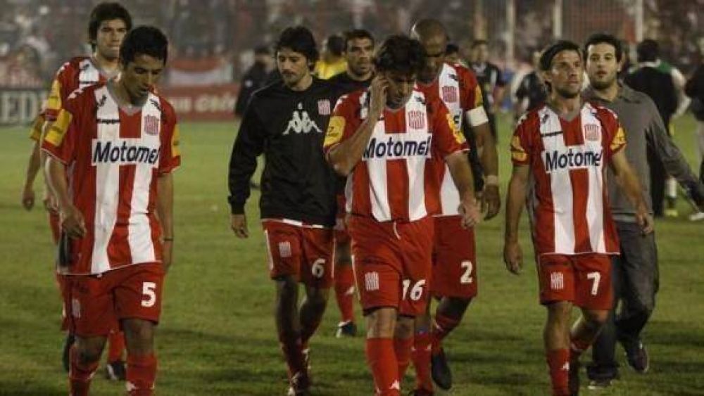 San Mart�n perdi� de local con Defensa y complic� su permanencia