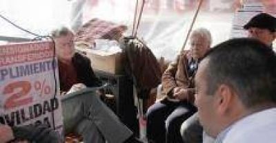 Un fiscal federal visit� la carpa de los autoconvocados