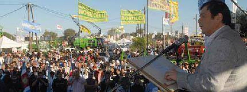 Zamora anunci� un hospital, una sede del Inta en Quimil� y ayuda para algodoneros