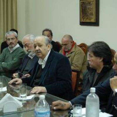 Los partidos aliados exigen la diputaci�n, pero la UCR no cede y competir� con candidatos propios