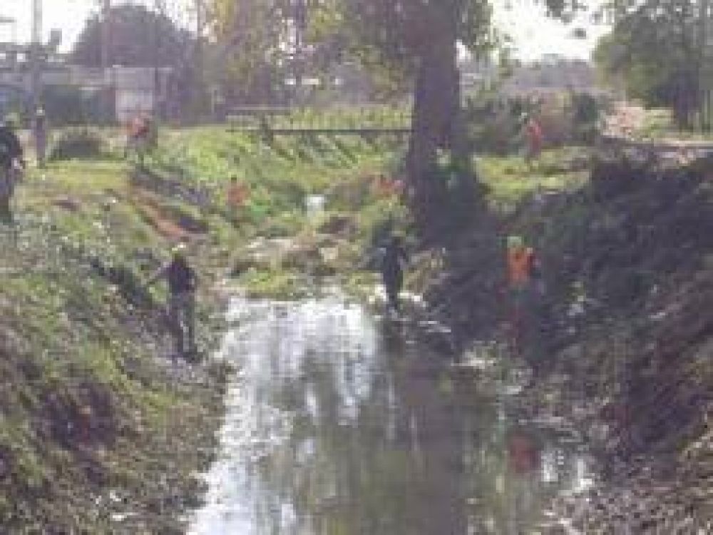 Almirante Brown: Cooperativas realizan limpieza de Arroyos 