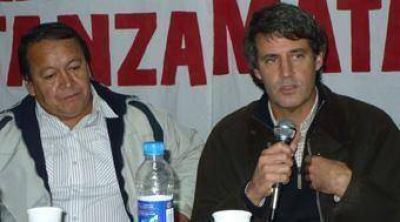 Alfonso Prat Gay visit� Laferrere en busca de adhesiones