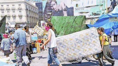 Los �indignados� levantan su campamento, pero siguen la lucha