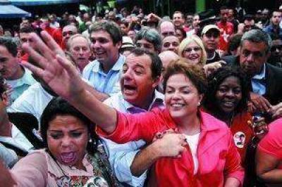 Dilma sale airosa de su primera crisis
