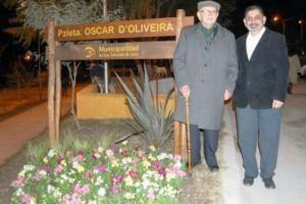 El Intendente Ra�l Jorge dej� inaugurada la nueva plazoleta �Periodista Oscar D�Oliveira�