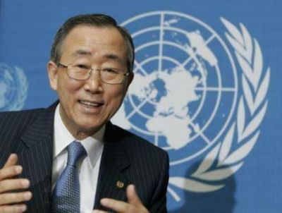 Dirigente ind�gena juje�a con el Secretario General de la ONU