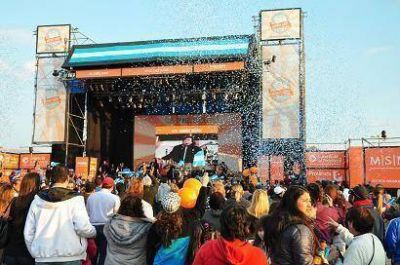 SAN MART�N - UNA MULTITUD EN LA FIESTA BUENOS AIRES SE MUEVE