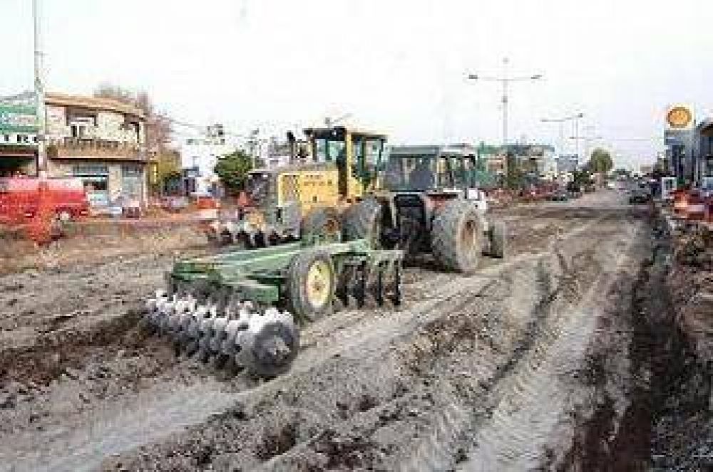 SAN MART�N - AVANZAN LAS OBRAS DE REPARACI�N INTEGRAL DE LA RUTA 8 