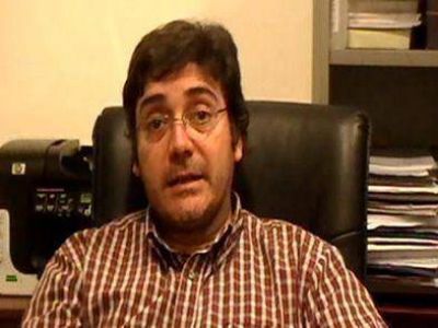 JUAN FERNANDO CARBEL: IDEA, PALABRA Y ACCION; FUNCIONARIO DE PICO Y PALA