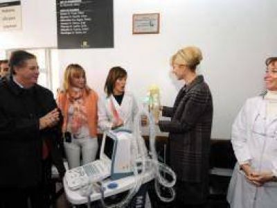 Karina Rabolini recorri� Hospital de Tigre con la Fundaci�n Bapro