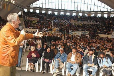 En un masivo acto el Gobernador ratific� la enmienda constitucional 