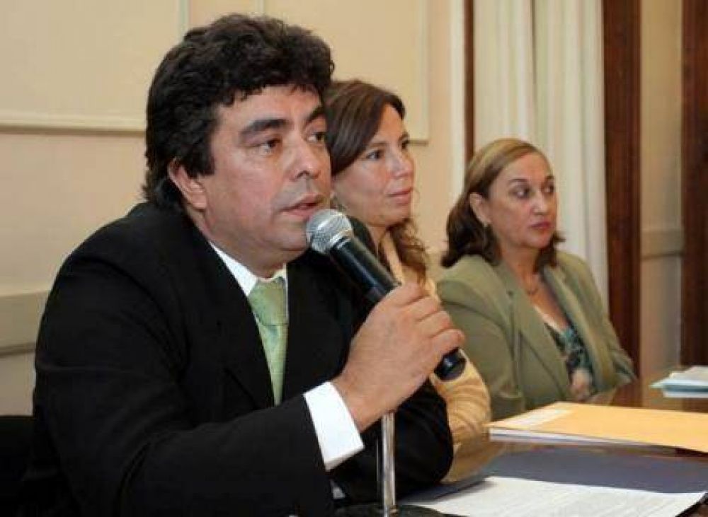 Fernando Espinoza entregar� netbooks a estudiantes de Tapiales