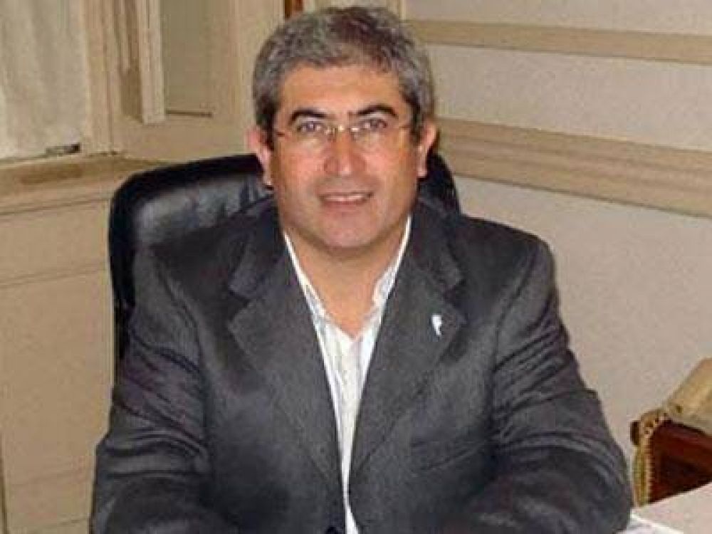 Dirigentes radicales de la Segunda Secci�n respaldaron el acuerdo Alfons�n-De Narv�ez