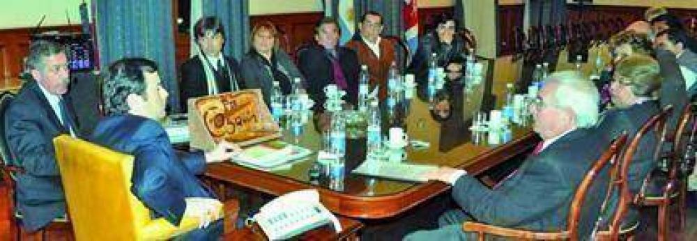 Zamora recibi� en Casa de Gobierno a representantes de la cultura de La Banda