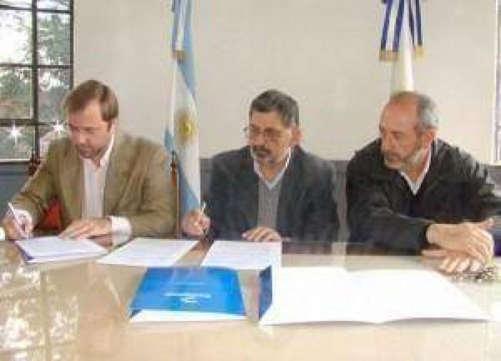 El Municipio firm� un convenio para la creaci�n de una bolsa de trabajo en Internet