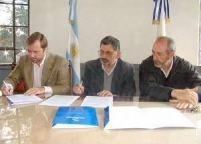 El Municipio firm� un convenio para la creaci�n de una bolsa de trabajo en Internet