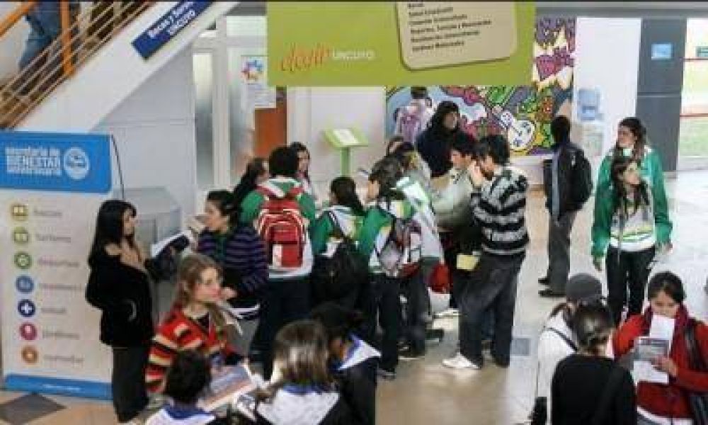 Comienza la exposici�n de todas las carreras de la UNCuyo